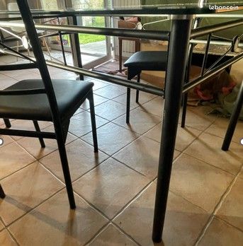 Table en verre URGENT (3 chaises offertes) 150X90X75 => 55 euros (image 4)