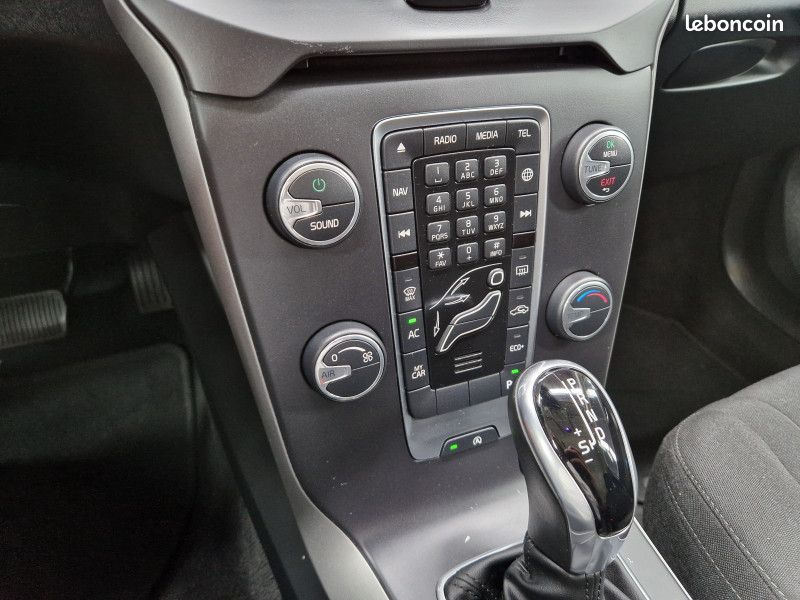 Volvo V40 D2 120CH BVA KINETIC * BLUETOOTH * XENON * RADAR (image 16)