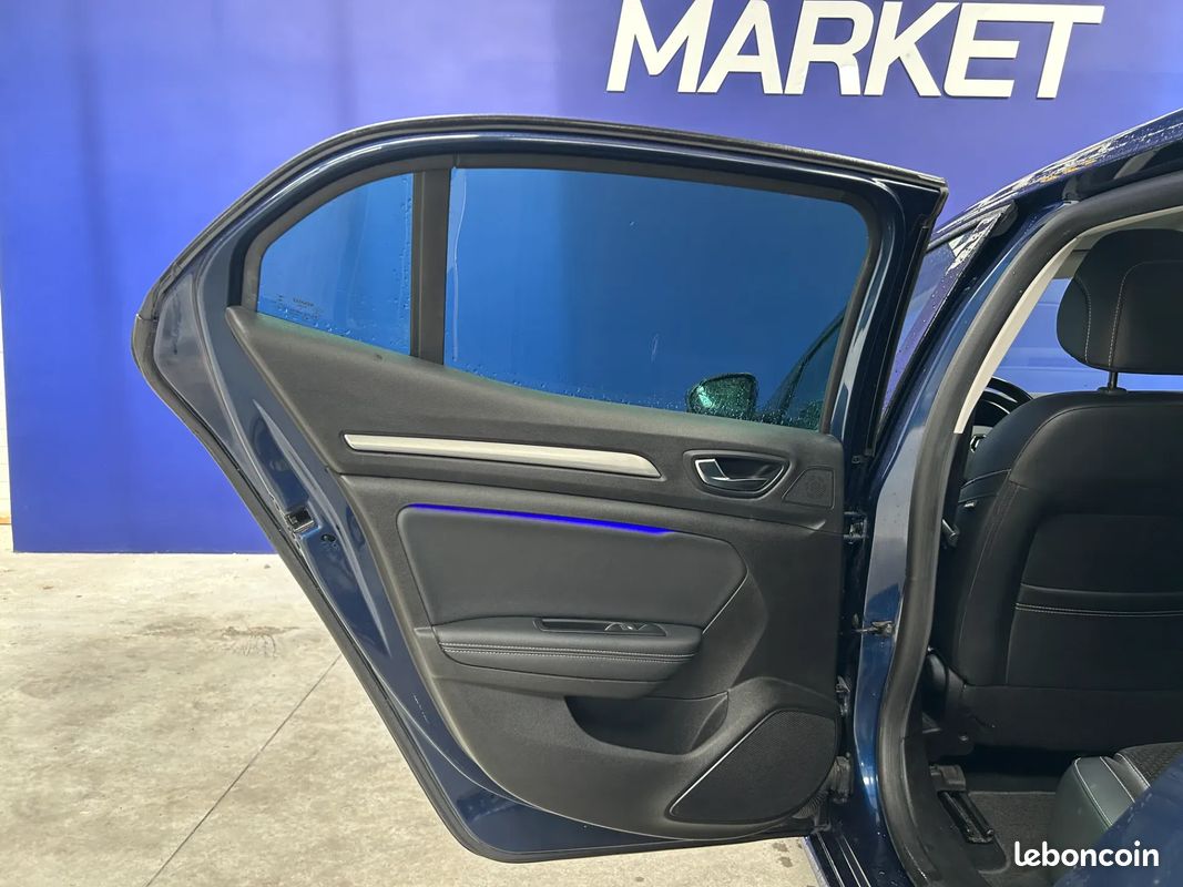 RENAULT Megane 1.3 140ch INTENS - 2020 - CarPlay - Boîte auto - Attelage - Caméra De Recul - Régulateur - Lumière D'Ambiance - Carte Main Libre (image 22)