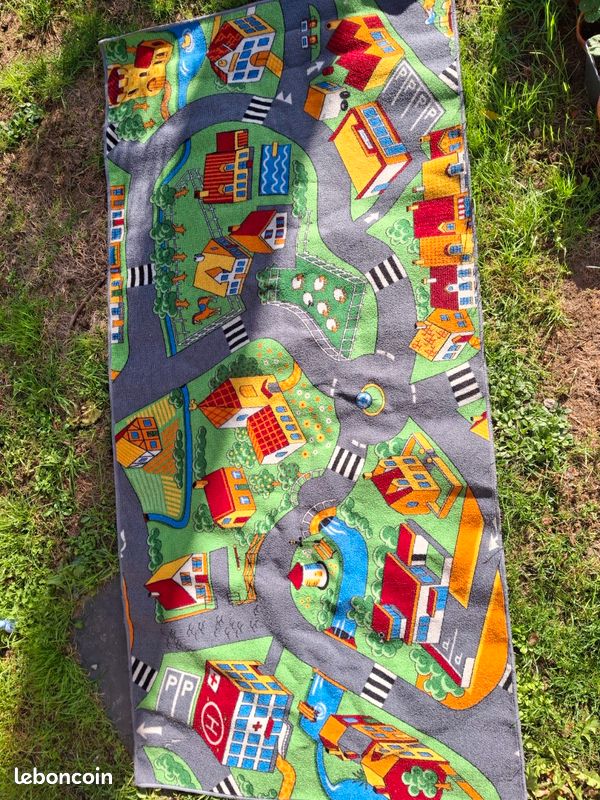 Tapis jeu circuit voitures village (image 1)