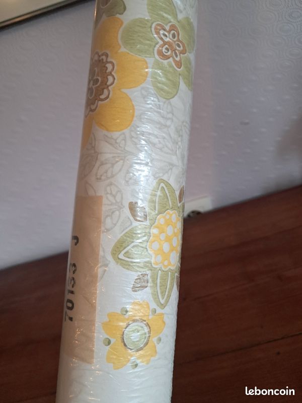 Rouleau de papier peint fleuri vintage 70's neuf sous blister (image 4)