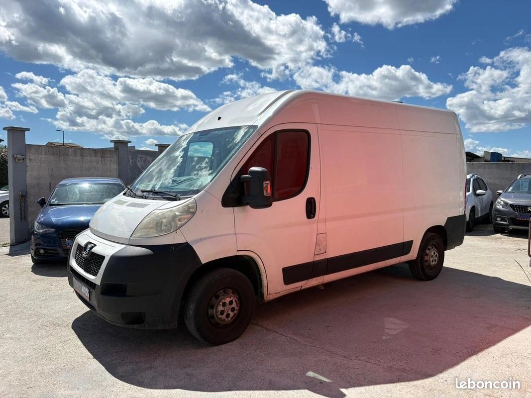 Peugeot Boxer 2.2L HDI 101 CHEV DIESEL - ÉNORMEMENT DE RANGEMENTS | RÉVISÉE-GARANTIE DE 12 MOIS (image 4)