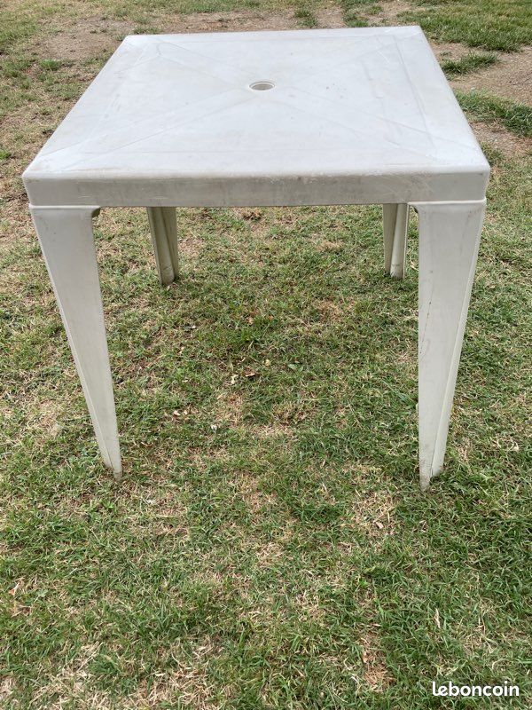 Lot 9 Tables pvc blanche (image 2)