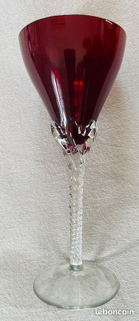 Verres rouges à pied torsadé transparent et carafe (image 2)