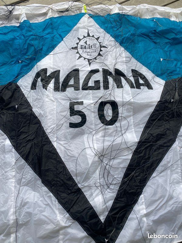 Elliot Magma III 5.0 m² – Aile de Traction 4 Lignes avec Poignées – sans Lignes – Puissante et Stable – Buggy & Landboard Elliot Magma III 5.0 m² – Aile de Traction 4 Lignes avec Poignées – sans Lignes – Puissante et Stable – Buggy & Landboard