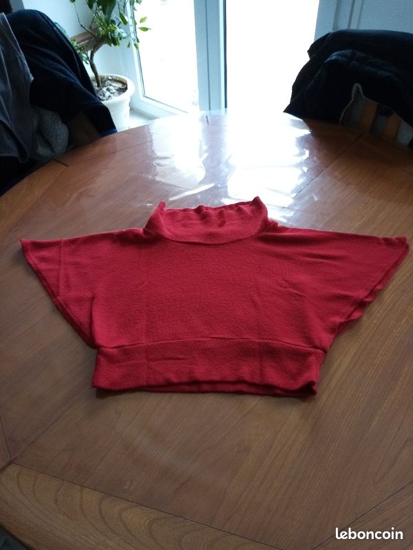 Pull court rouge (image 2)