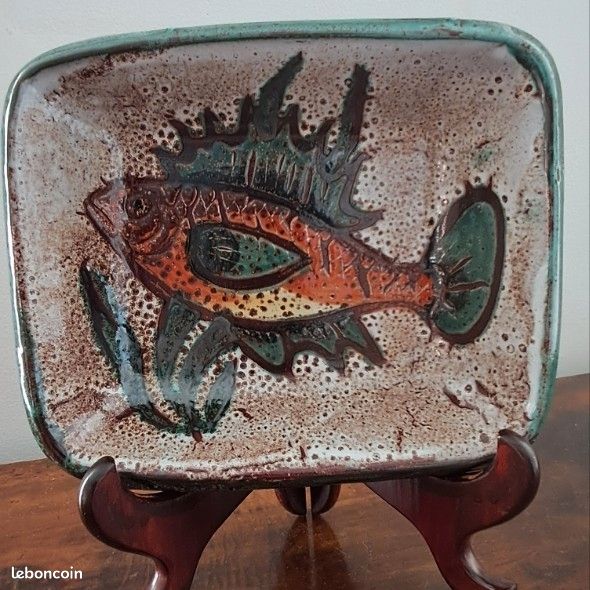 Plat faïence de Vallauris. Années 60, décor de poisson (image 2)