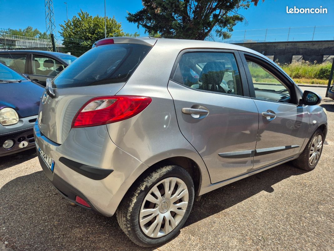 Mazda 2 1.4 Mz-CD 68 ch Élégance 2010 (image 3)