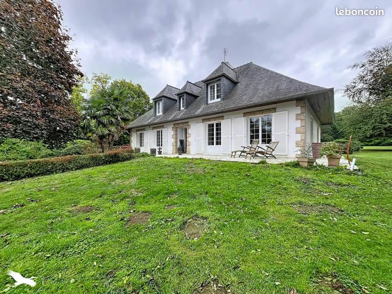 Maison 8 pièces 205 m² · à Plougastel-Daoulas · 205 m² · 575 850 €
