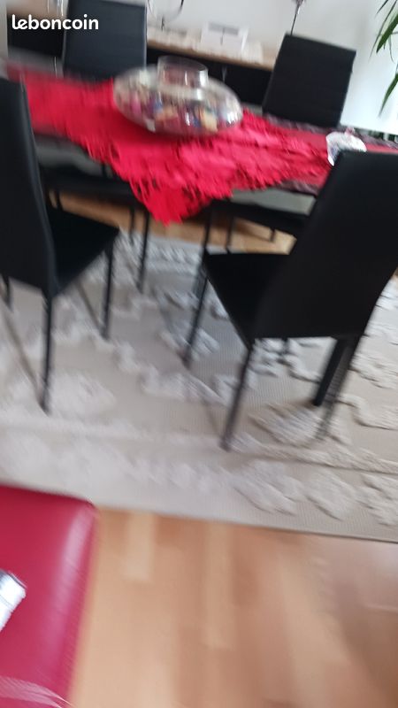 Vent table et 4chaises couleurs noires (image 1)
