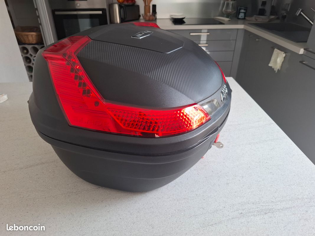 Top case GIVI 1 casque avec platine (image 2)