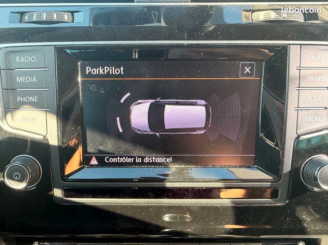 VOLKSWAGEN GOLF 7 2.0 TDI 150 ch BlueMotion Technology Carat avec GPS / RÉGULATEUR / RADAR AVANT ET ARRIÈRE (image 16)