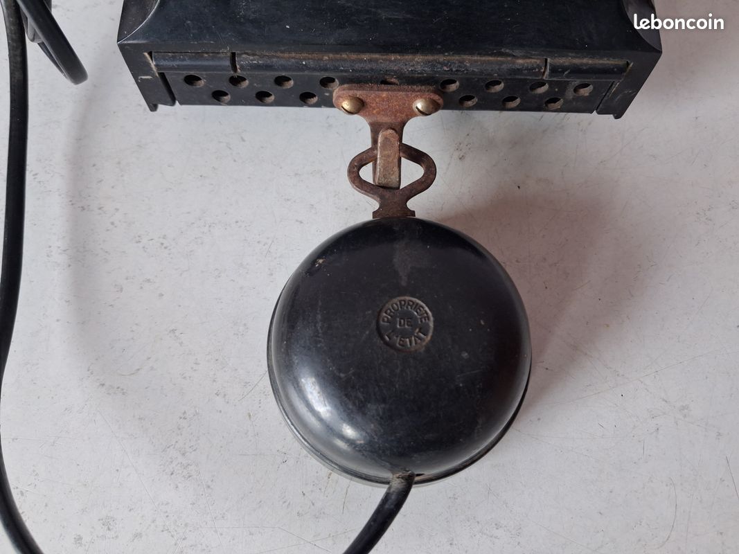 ANCIEN TÉLÉPHONE ERICSSON en bakélite noir + sonnerie