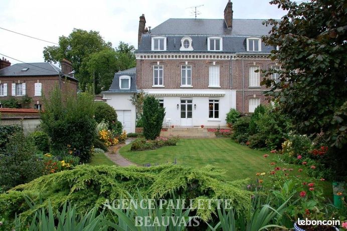 Maison 13 pièces 274 m²