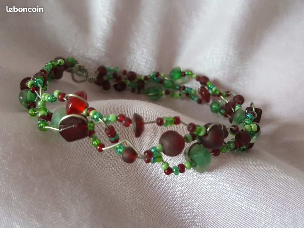 Bracelet perles de rocailles vert et rouge bordeaux (image 2)