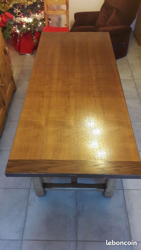 Table en chêne (image 1)