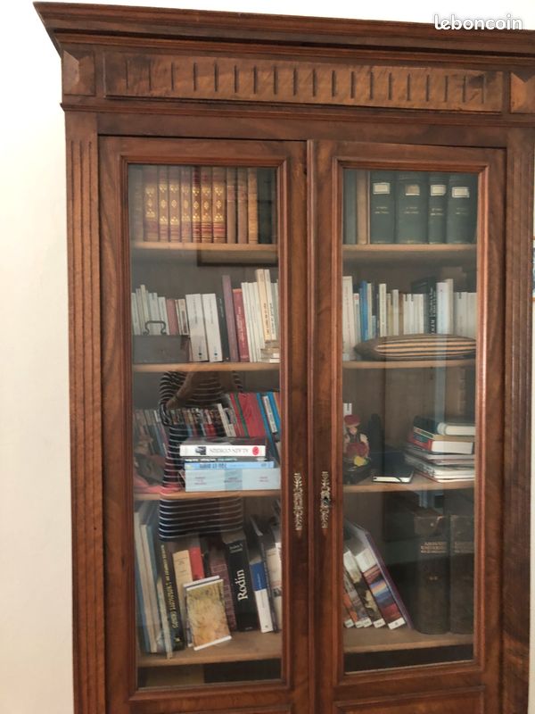 Bibliothèque ancienne (image 1)