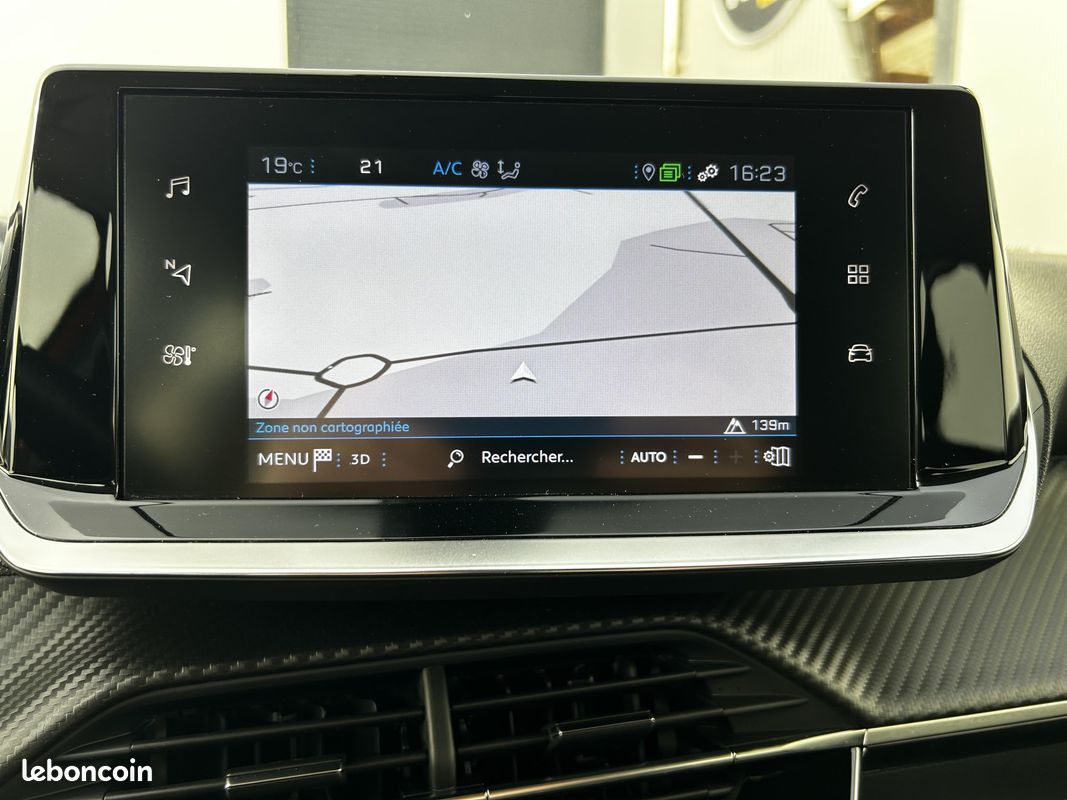 PEUGEOT 2008 BlueHDi 130 S&S BVM6 Allure (image 15)