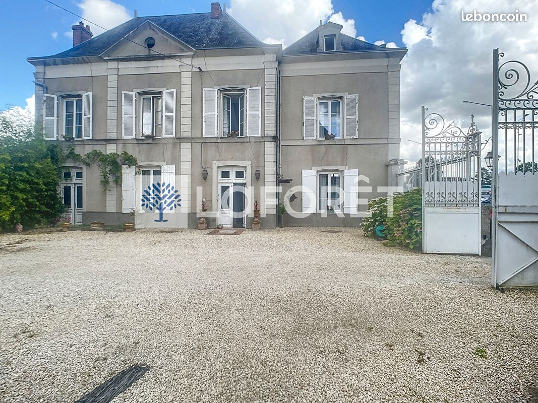 Maison 5 pièces 270 m² · à Thouars · 270 m² · 449 880 €