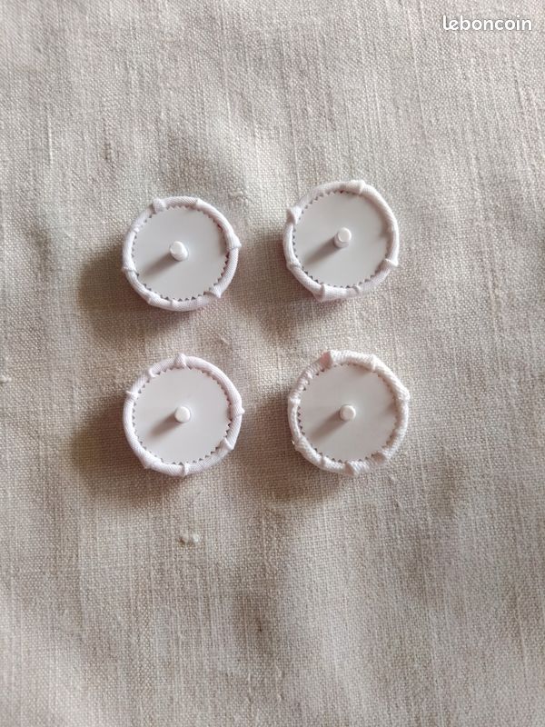 Lot De 10 Boutons Ronds Blancs - 4 Trous - Diamètre 15 Mm - Résine - Pour Couture Et Créatif