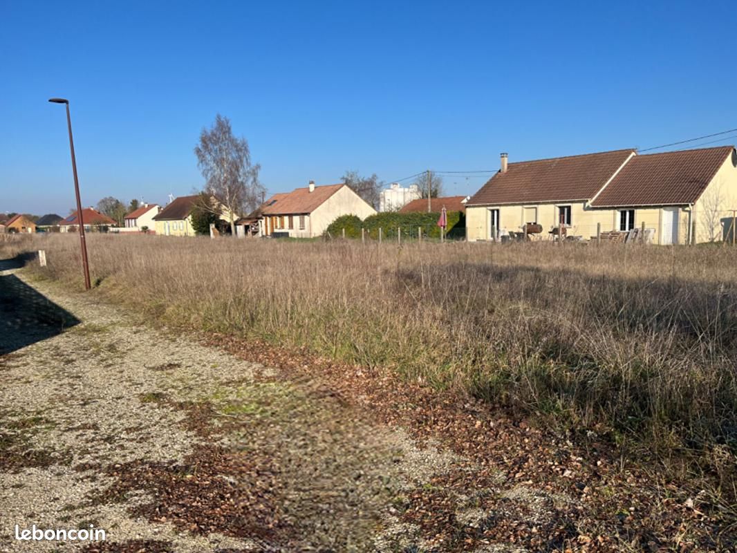 Terrain 1 696 m² Les Grandes Chapelles · à Les Grandes-Chapelles · 45 000 €