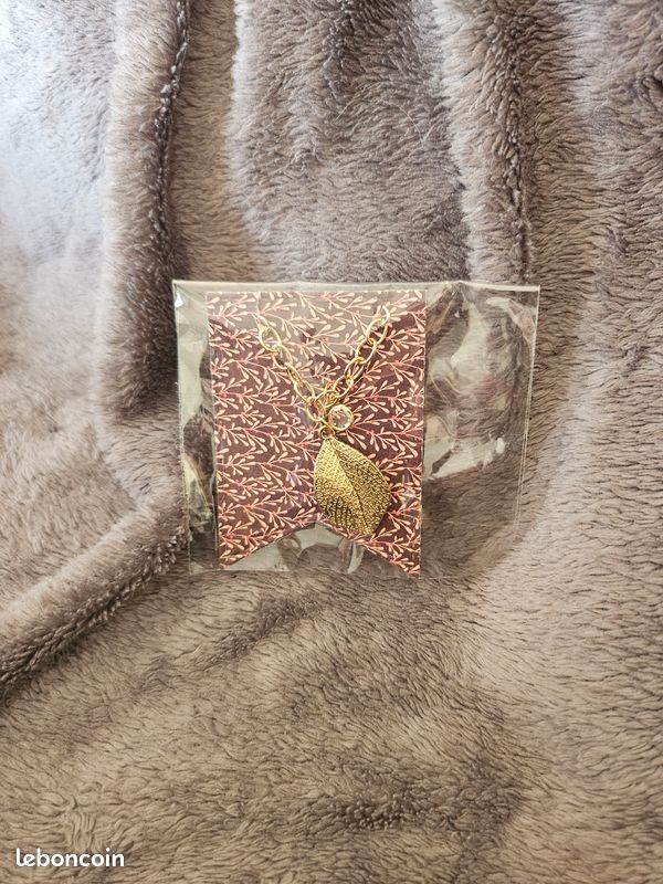 Bracelet breloque feuille (image 1)