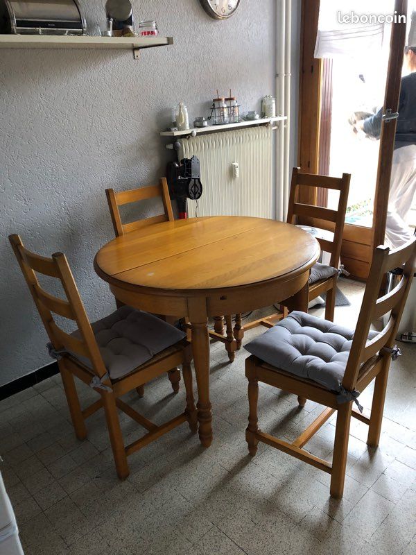 Table en chêne clair (image 1)