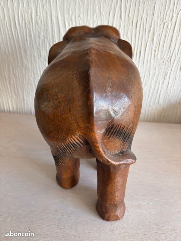 Sculpture d'éléphant en bois massif sculpté à la main (image 3)