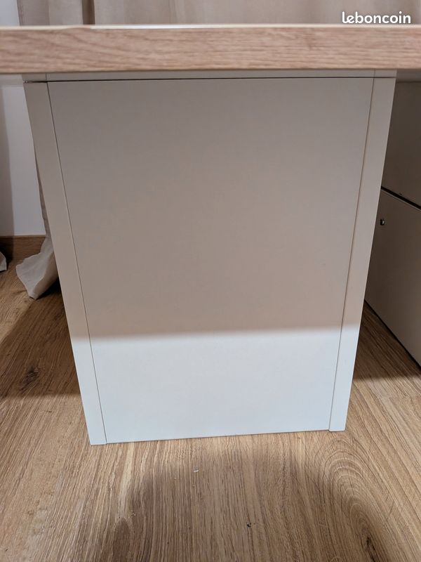 (Urgent) Table basse carrée blanche (image 2)
