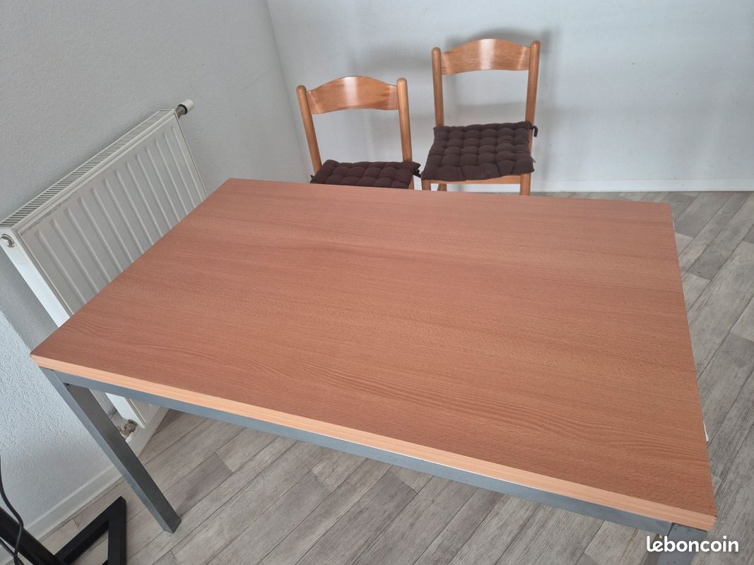 Table à manger + 2 chaises + 2 galettes (image 1)