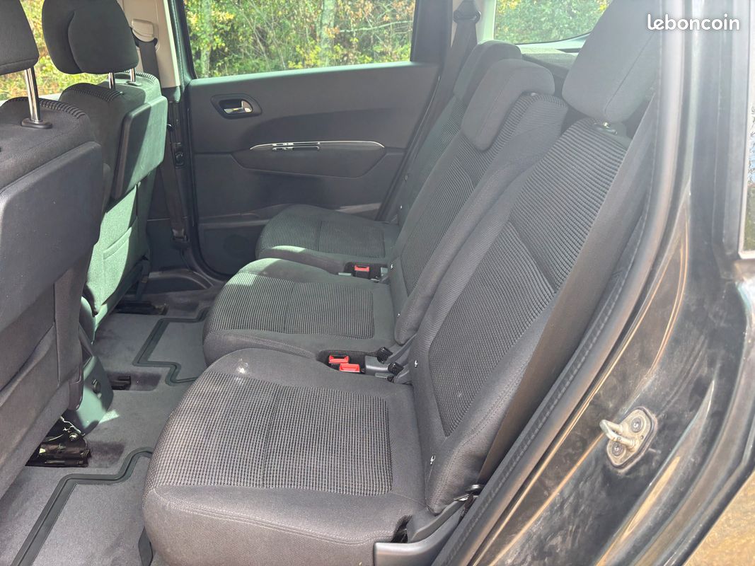 PEUGEOT 5008. 1L6 HDI . 6 cv. 116 cv. AN 09/2016 (image 6)