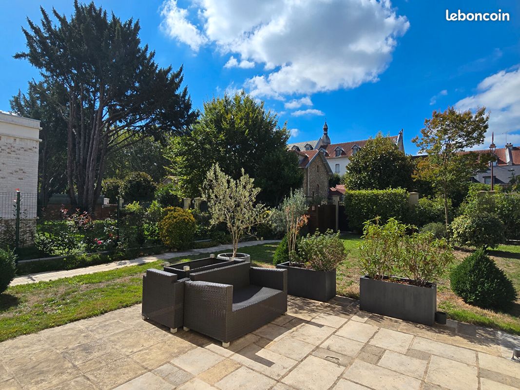 Maison 6 pièces 151 m² · à Versailles · 151 m² · 1 250 000 €
