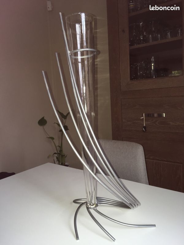 Vase sur support (image 2)