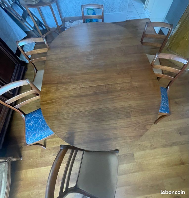 Table et chaises salle à manger en merisier (image 1)