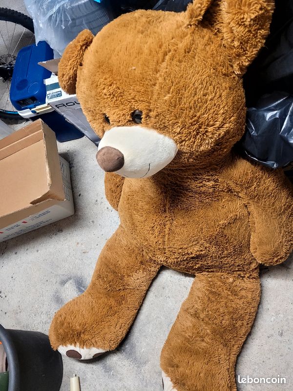 Ours en peluche geant (image 1)