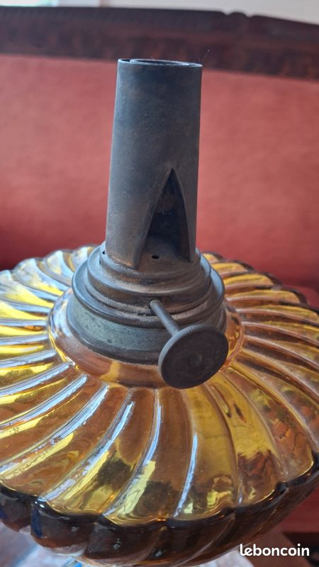 Superbe Lampe à Pétrole (Assemblage Postérieur) avec Élégant Corps en Faïence de Gien (Modèle 1872) (image 5)