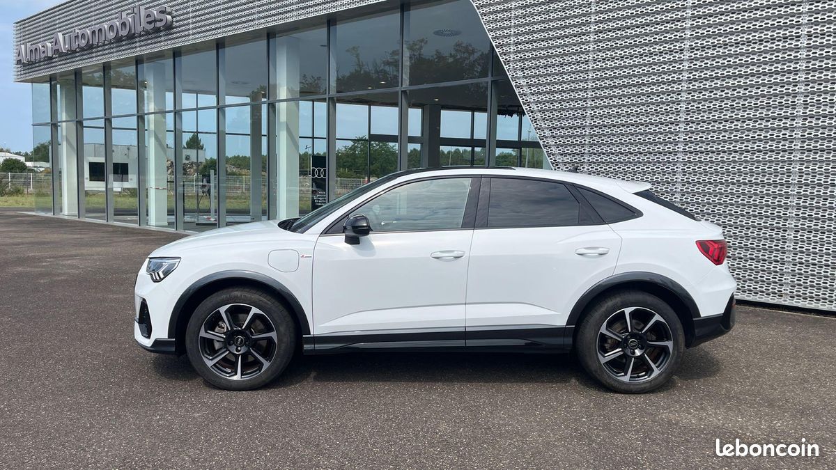 AUDI Q3 Sportback 45 TFSIe 245 ch S tronic 6 S line (image 2)