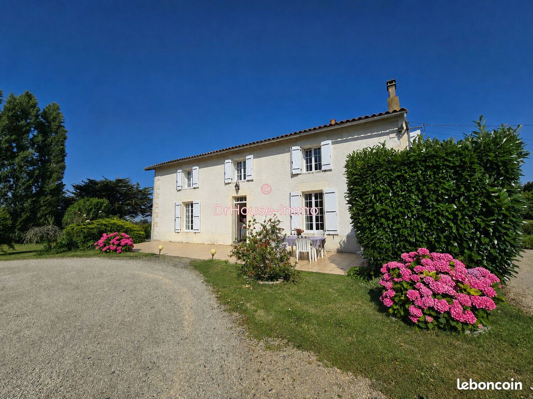 Maison 6 pièces 268 m² · à Cherveux · 268 m² · 335 000 €