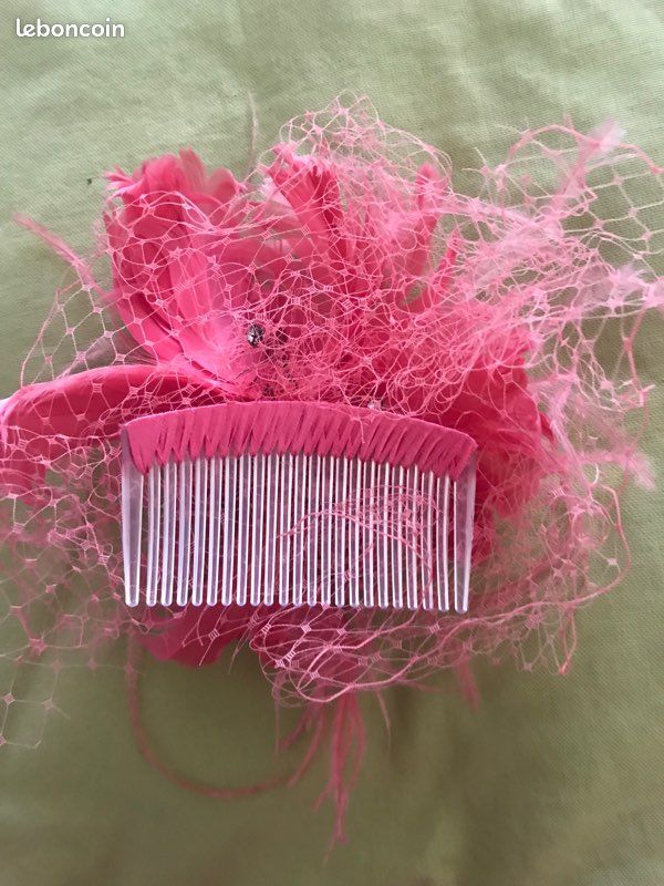 Barrette peigne fleur et plumes rose sombre (image 1)