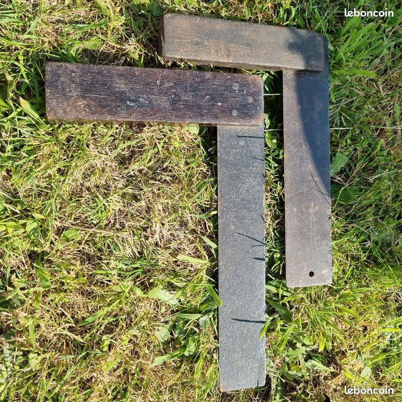 2 anciennes équerres bois et fer (image 2)