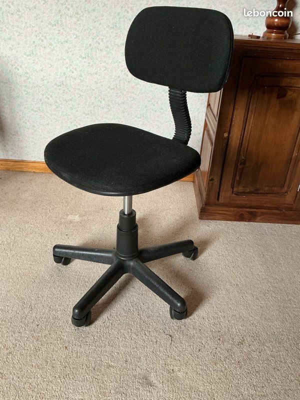 Chaise de bureau pivotante (image 1)