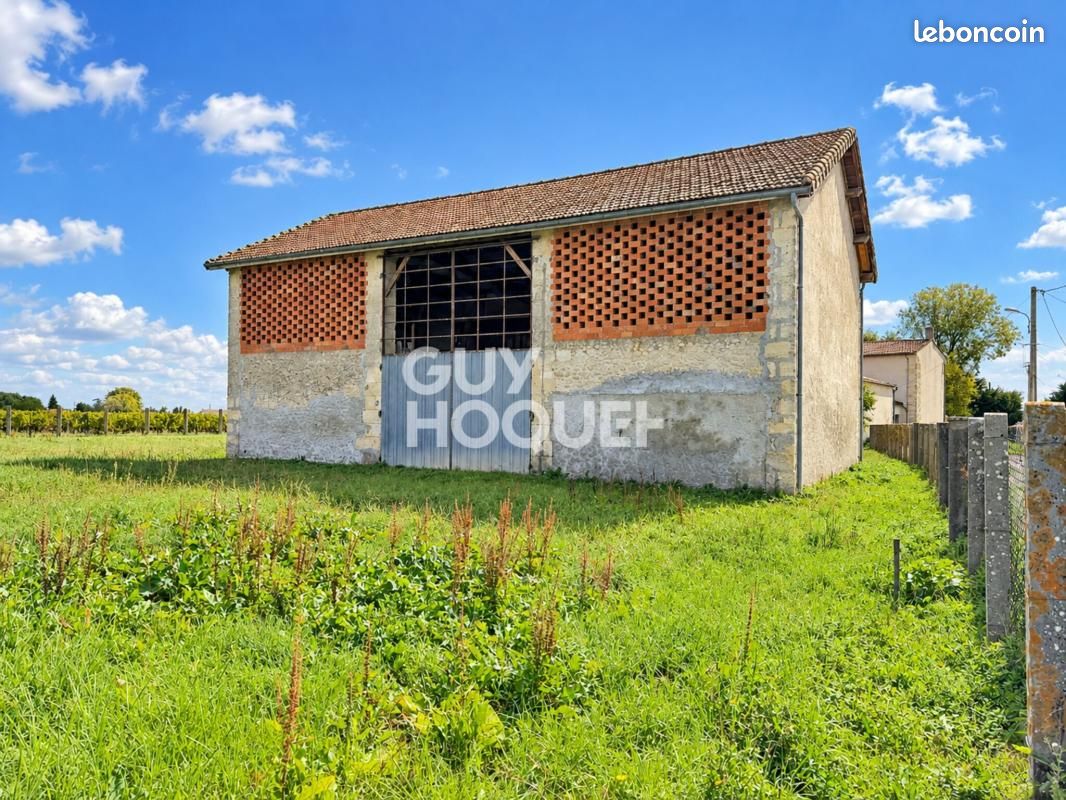 Maison 1 pièce 116 m² · à Saint-Estèphe · 116 m² · 76 300 €