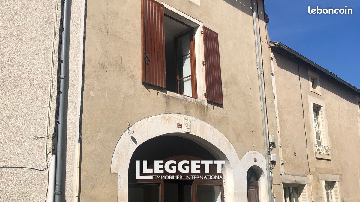 Maison 2 pièces 133 m² · à Nanteuil-en-Vallée · 133 m² · 149 800 €