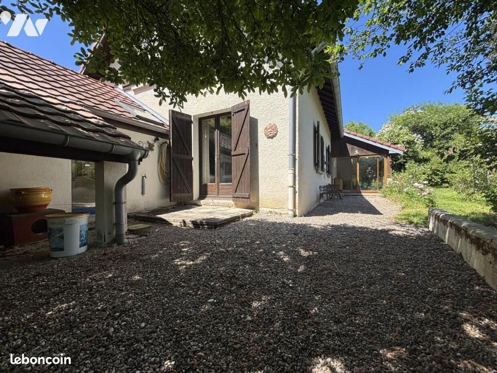 Maison 8 pièces 211 m² (image 1)