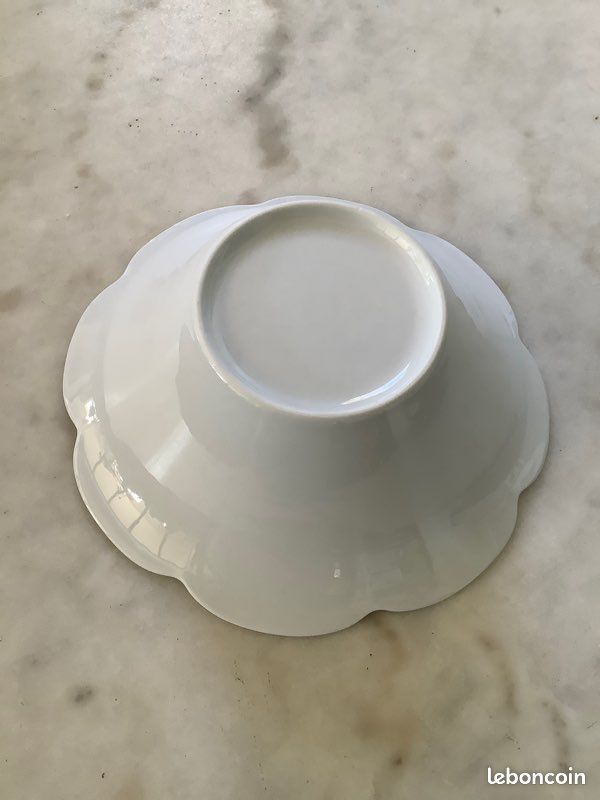 Saladier en porcelaine blanche en forme de fleur (image 2)