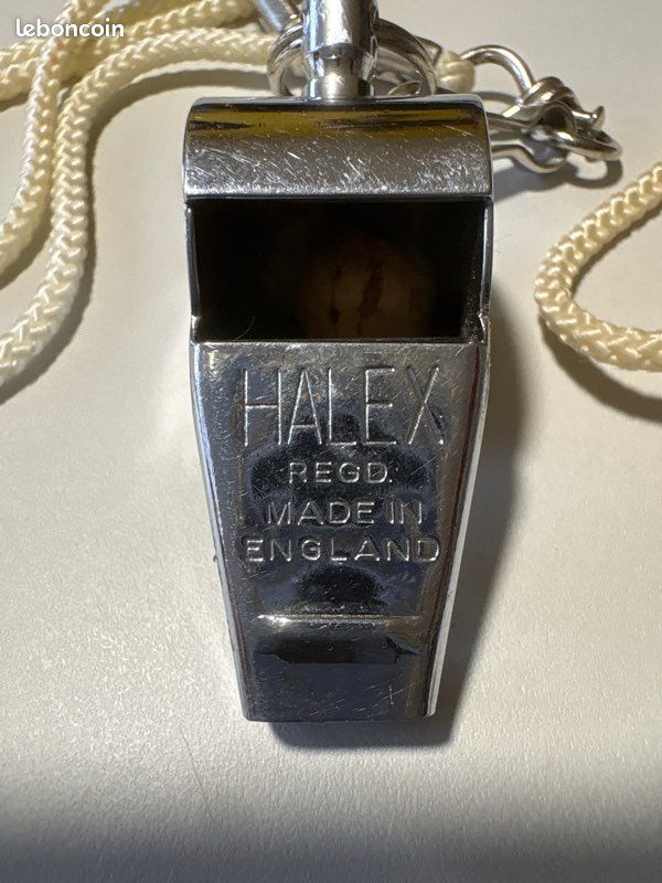 Sifflet vintage HALEX en métal – Made in England (image 2)