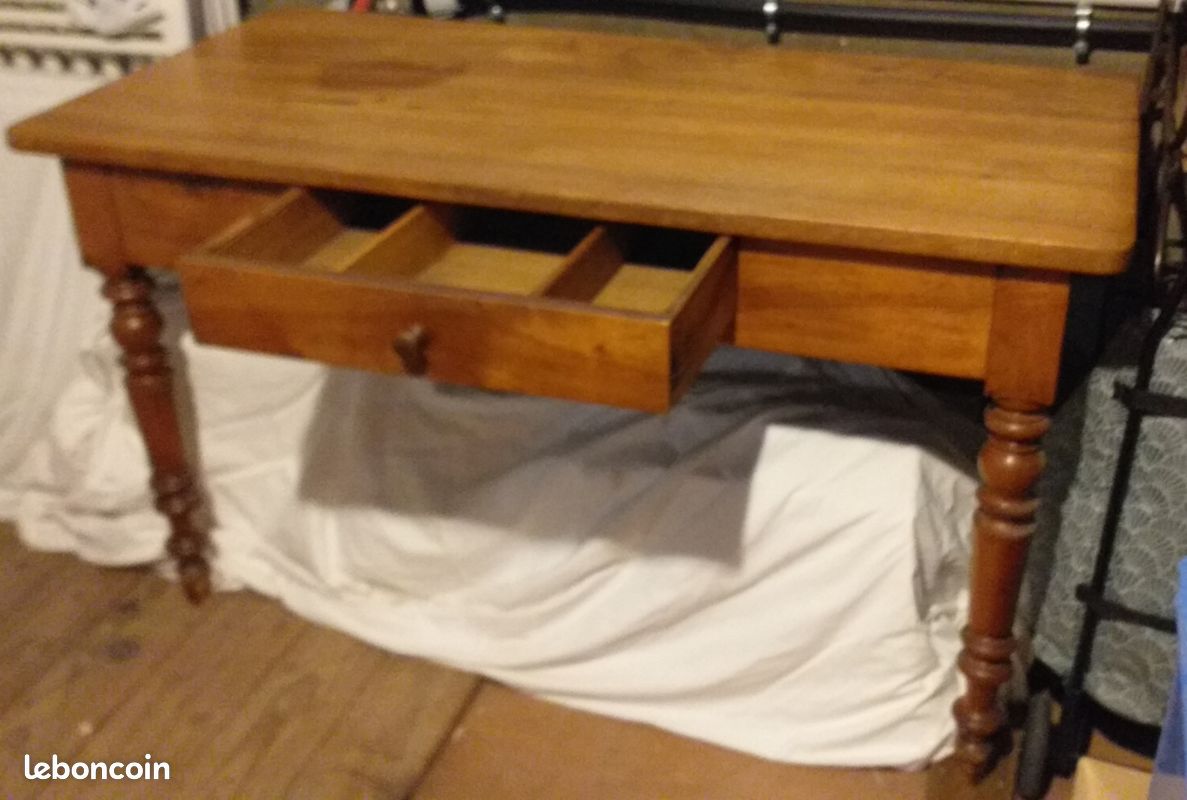 Vend grand bureau en bois massif (image 1)