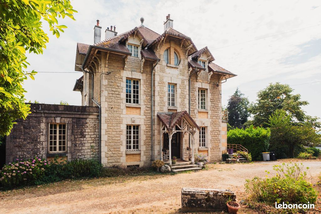 Maison 14 pièces 323 m² · à Saint-Vit · 323 m² · 620 000 €