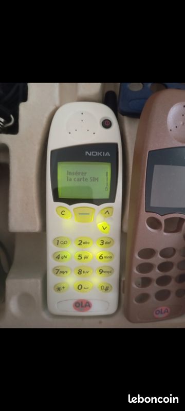 Maquette de téléphone mobile vintage | PSD Premium