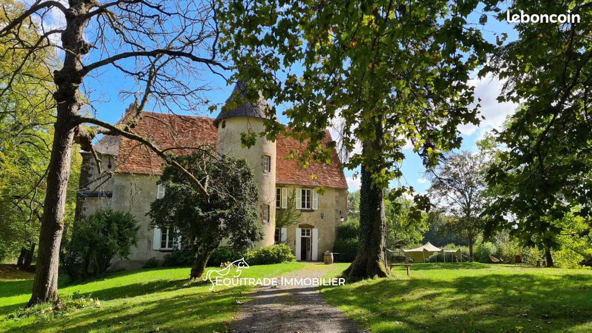 Maison 12 pièces 600 m² · à Saint-Benoît-du-Sault · 600 m² · 880 000 €